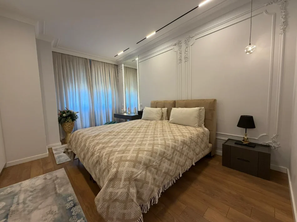 Tirane, jepet me qera apartament 2+1+2, Kati 3, 133 m² 1.600 € (Rruga e Barrikadave)