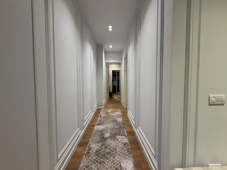 Tirane, jepet me qera apartament 2+1+2, Kati 3, 133 m² 1.600 € (Rruga e Barrikadave)
