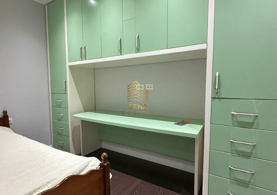 Tirane, jepet me qera apartament 1+1+Ballkon Kati 1, 60 m² 400 € (Yzberisht)