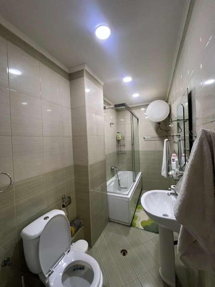 Tirane, jepet me qera apartament 2+1+Aneks+Ballkon Kati 3, 126 m² 600 € 