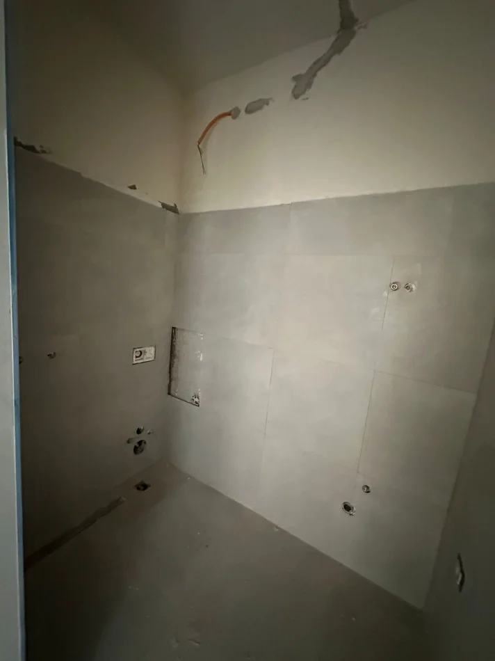 Tirane, shitet apartament 1+1+Aneks+Ballkon Kati 2, 77 m² 122.500 € 