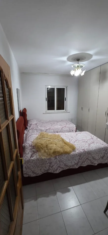 Tirane, jepet me qera apartament 1+1 Kati 4, 65 m² 350 € (Ali Demi)