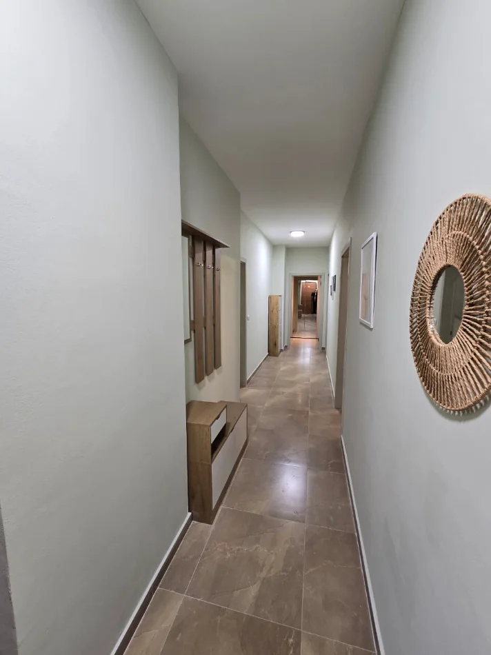 Tirane, jepet me qera apartament 2+1+Aneks+Ballkon Kati 8, 100 m² 850 € 