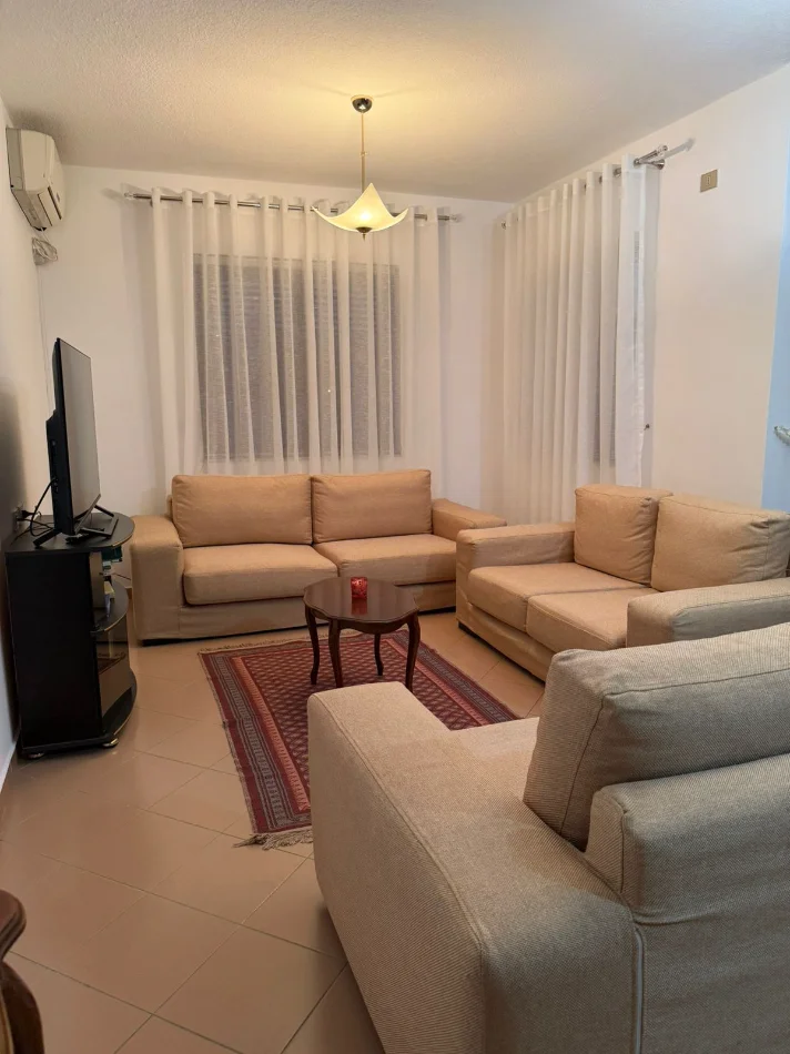 Tirane, jepet me qera apartament 2+1+Aneks+Ballkon Kati 7, 92 m² 