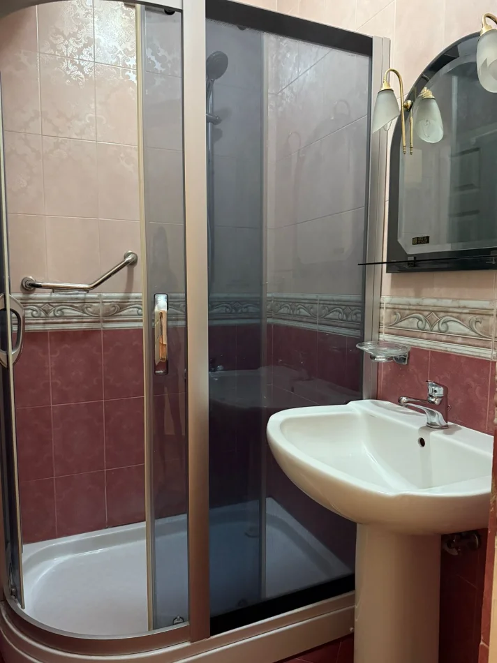 Tirane, jepet me qera apartament 2+1+Aneks+Ballkon Kati 7, 92 m² 