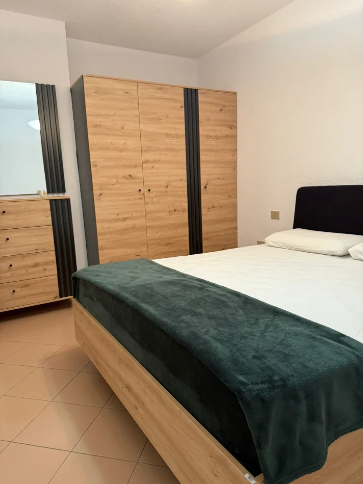 Tirane, jepet me qera apartament 2+1+Aneks+Ballkon Kati 7, 92 m² 