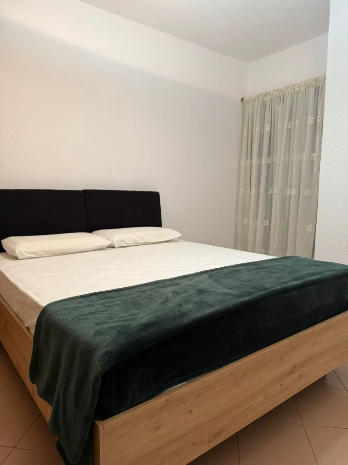 Tirane, jepet me qera apartament 2+1 Kati 7, 92 m² 700 € (RRUGA E KOSOVAREVE)