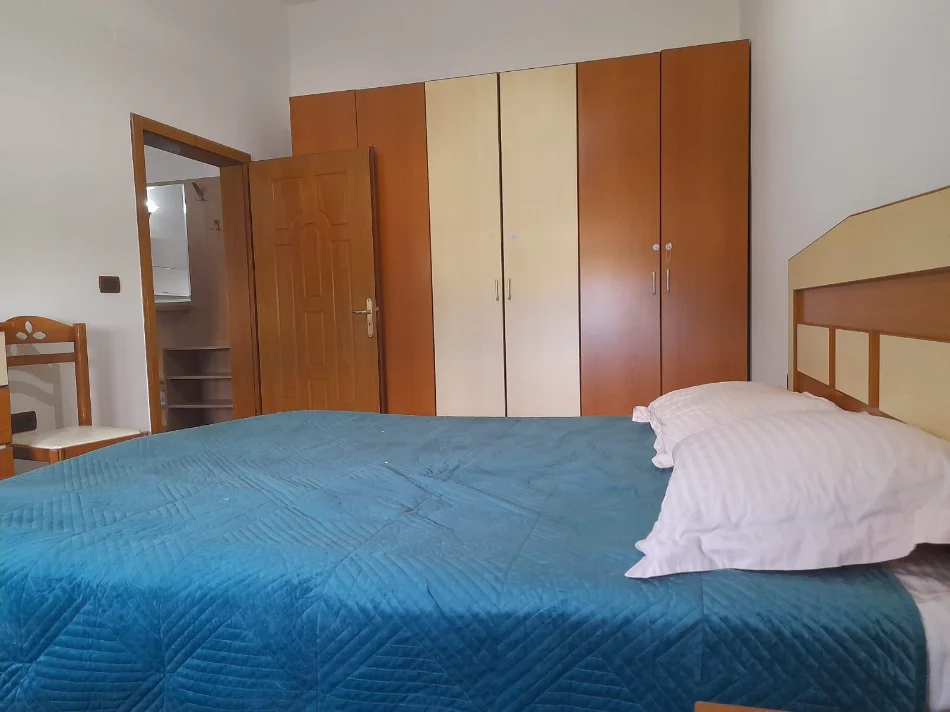 Tirane, jepet me qera apartament 1+1 Kati 5, 80 m² 600 € (BULEVARDI BAJRAM CURRI)