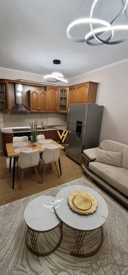 Tirane, jepet me qera apartament 2+1+Ballkon Kati 4, 98 m² 900 € (KOMUNA E PARISIT)