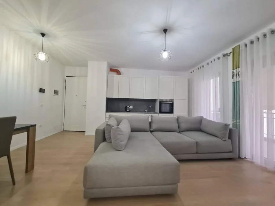 Tirane, jepet me qera apartament 1+1+Aneks+Ballkon Kati 3, 75 m²