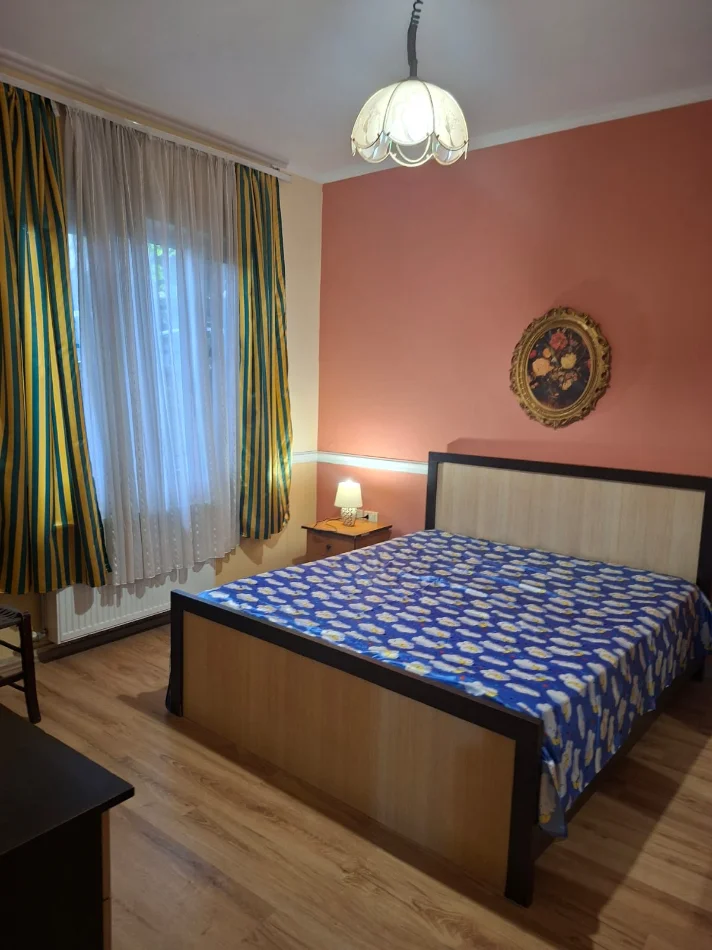 Tirane, jepet me qera apartament 2+1 Kati 1, 130 m² 650 € (prane Kristal Center)