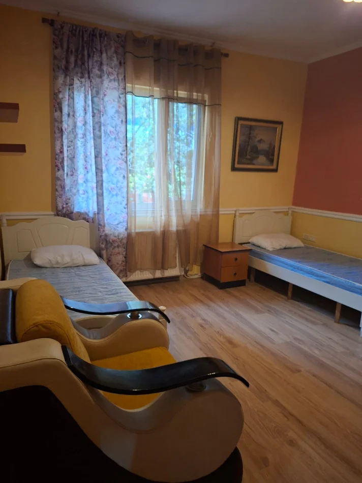 Tirane, jepet me qera apartament 2+1 Kati 1, 130 m² 650 € (prane Kristal Center)