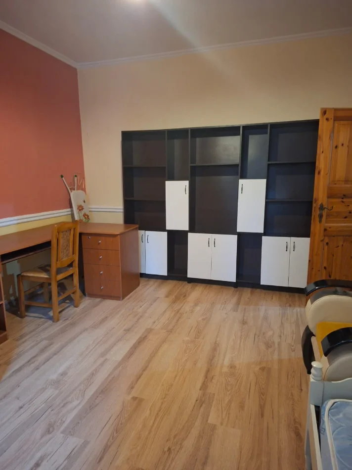 Tirane, jepet me qera apartament 2+1 Kati 1, 130 m² 650 € (prane Kristal Center)