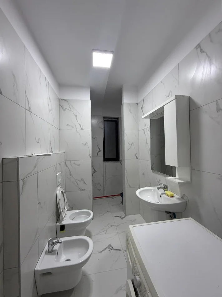 Tirane, jepet me qera apartament 1+1+Ballkon Kati 5, 70 m² 400 € (Urban Gate, Astir)