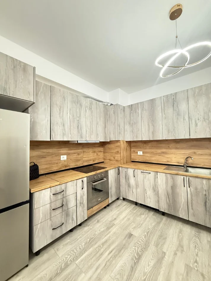 Tirane, jepet me qera apartament 1+1+Ballkon Kati 5, 70 m² 400 € (Urban Gate, Astir)
