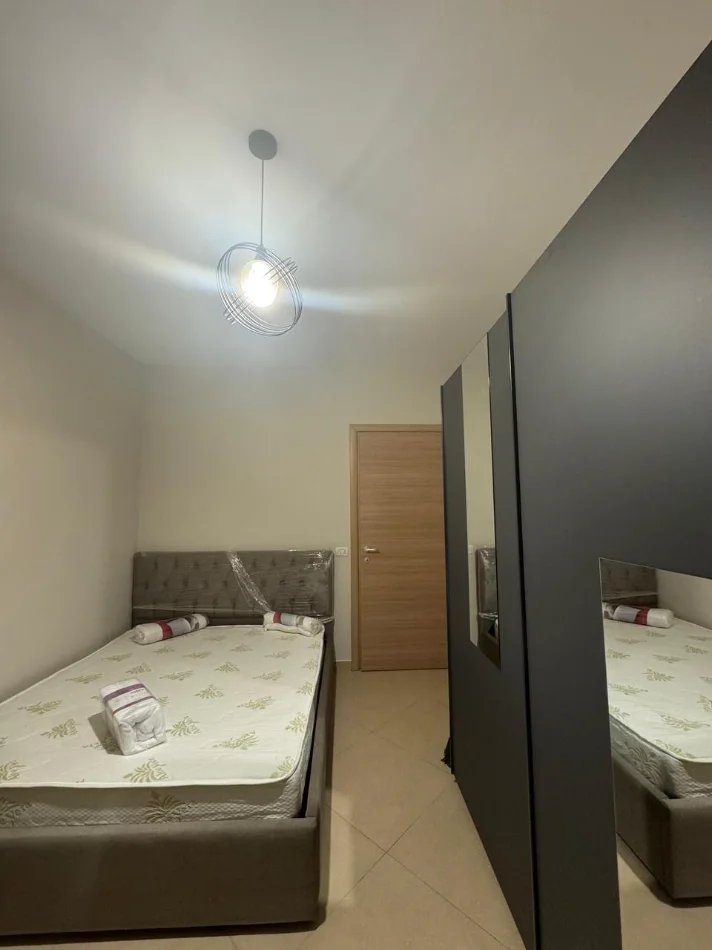 Tirane, jepet me qera apartament 2+1+Ballkon Kati 0, 90 m² 700 € (Liqeni i Thatë, Rr. Peti)
