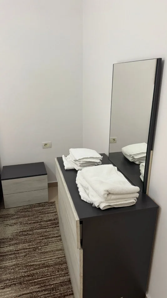 Tirane, jepet me qera apartament 1+1 , 50 m² 
