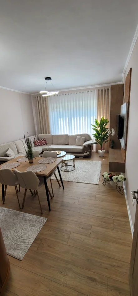 Tirane, jepet me qera apartament 2+1+Aneks+Ballkon Kati 4, 99 m² (Kristal Center)