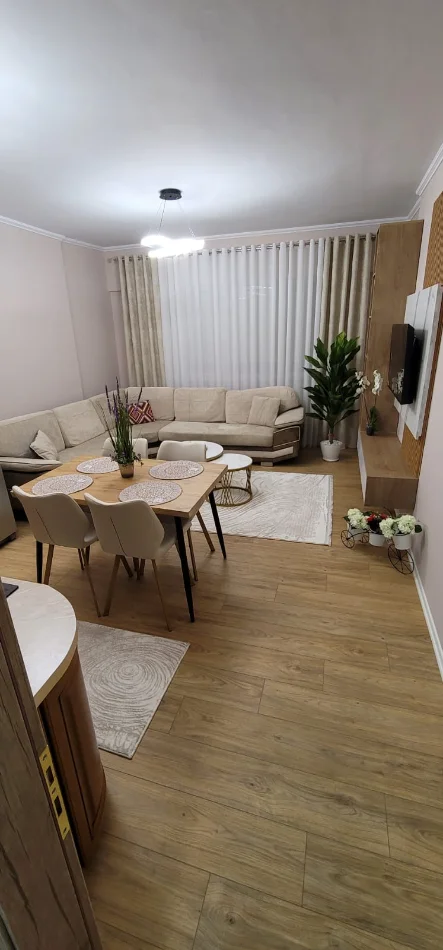 Tirane, jepet me qera apartament 2+1+Aneks+Ballkon Kati 4, 99 m² (Kristal Center)