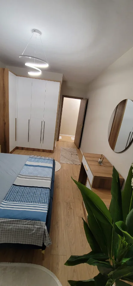 Tirane, jepet me qera apartament 2+1+Aneks+Ballkon Kati 4, 99 m² (Kristal Center)