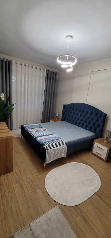 Tirane, jepet me qera apartament 2+1+Aneks+Ballkon Kati 4, 99 m² (Kristal Center)