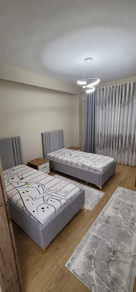 Tirane, jepet me qera apartament 2+1+Aneks+Ballkon Kati 4, 99 m² (Kristal Center)