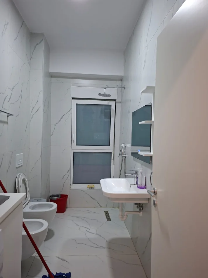 Tirane, jepet me qera apartament 1+1 Kati 2, 