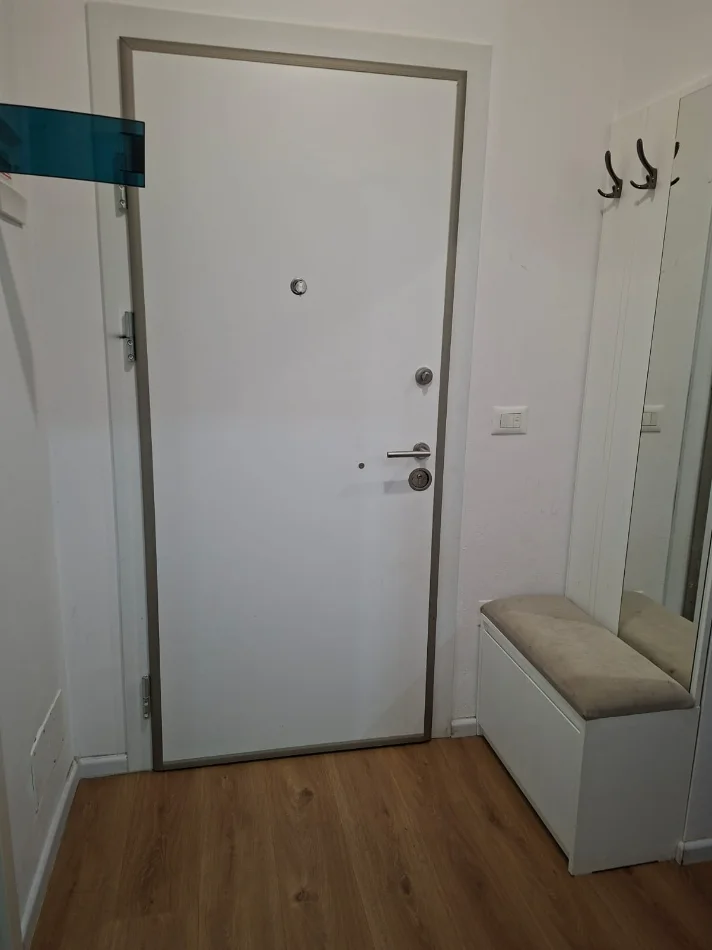 Tirane, jepet me qera apartament 1+1 Kati 2, 