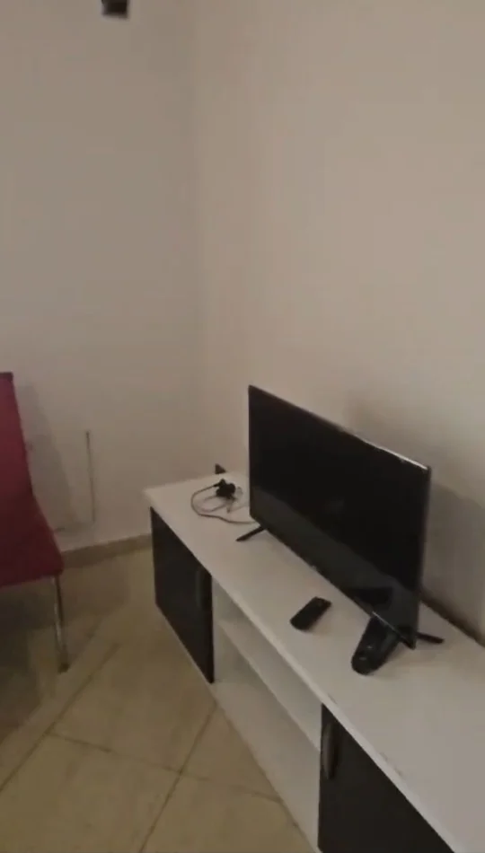 Tirane, jepet me qera apartament 1+1 Kati 3, 80 m² 350 € (Rruga Llazar Shapatini)