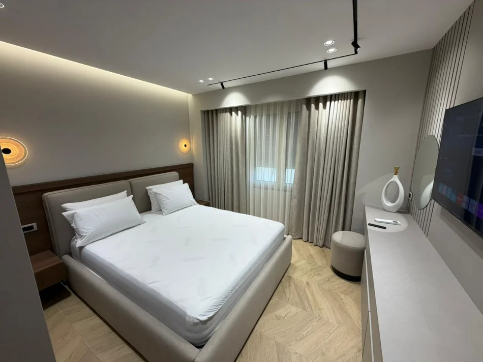 Tirane, jepet me qera apartament 1+1 Kati 4, (myslym shyri)