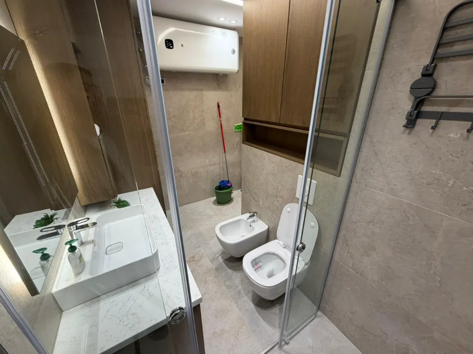 Tirane, jepet me qera apartament 1+1 Kati 4, (myslym shyri)