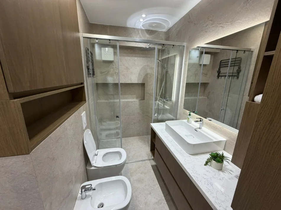 Tirane, jepet me qera apartament 1+1 Kati 4, (myslym shyri)