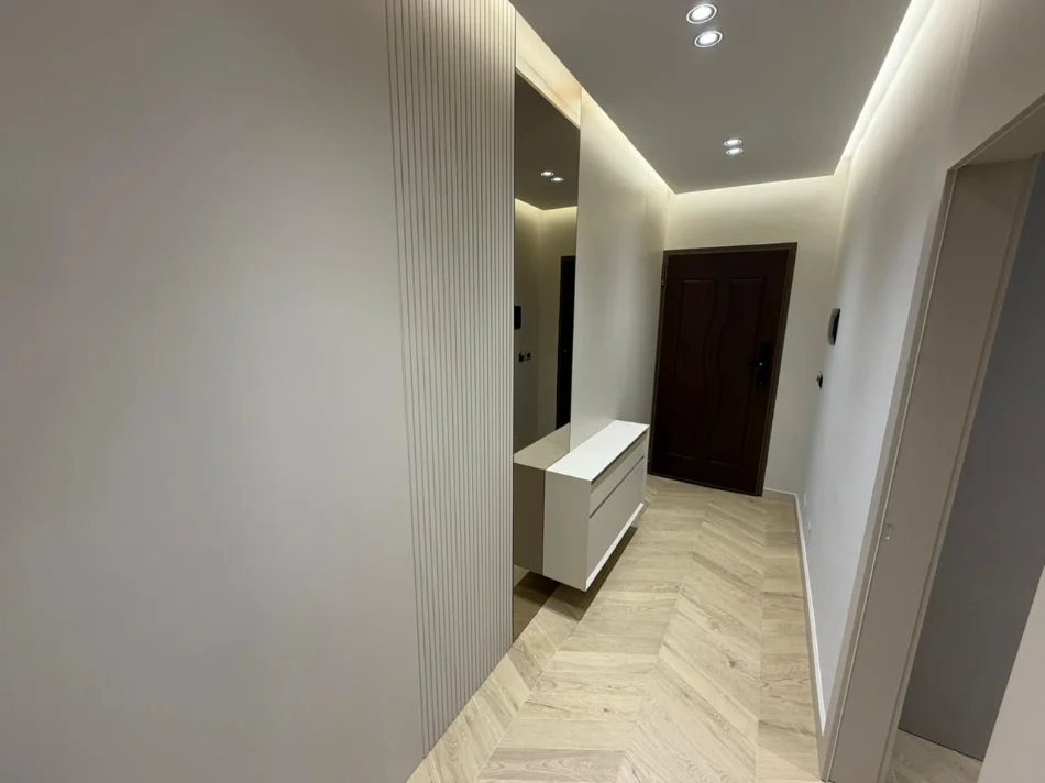 Tirane, jepet me qera apartament 1+1 Kati 4, (myslym shyri)