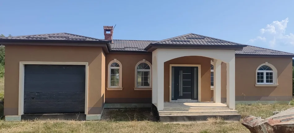 Pogradec, shes Vile 1 Katshe Kati 1, 280 m² 200.000 € (Rruga e Vilave)