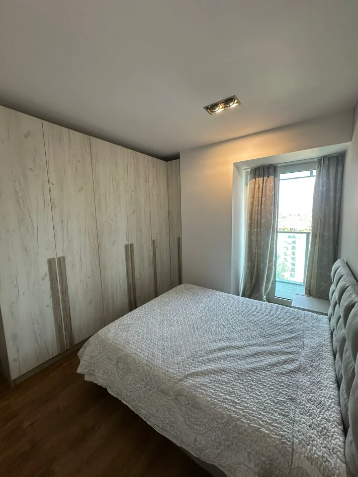 Tirane, jepet me qera apartament 2+1 Kati 13, 125 m² 1.500 € (AMBASSADOR 3, QENDER)