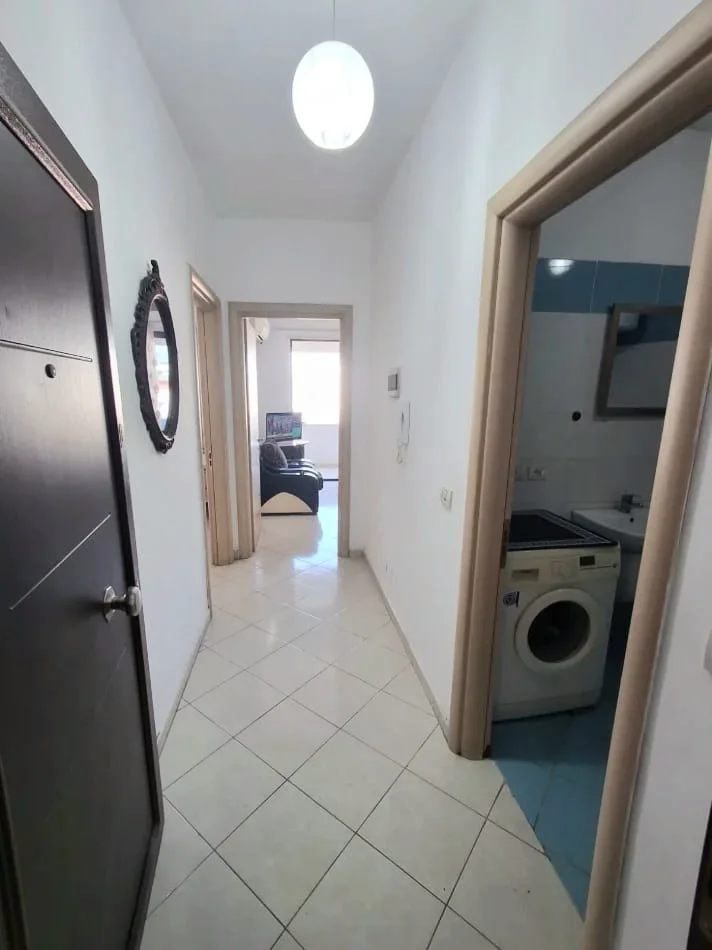 Tirane, jepet me qera apartament 1+1+Ballkon Kati 8, 67 m² 350 mije leke
