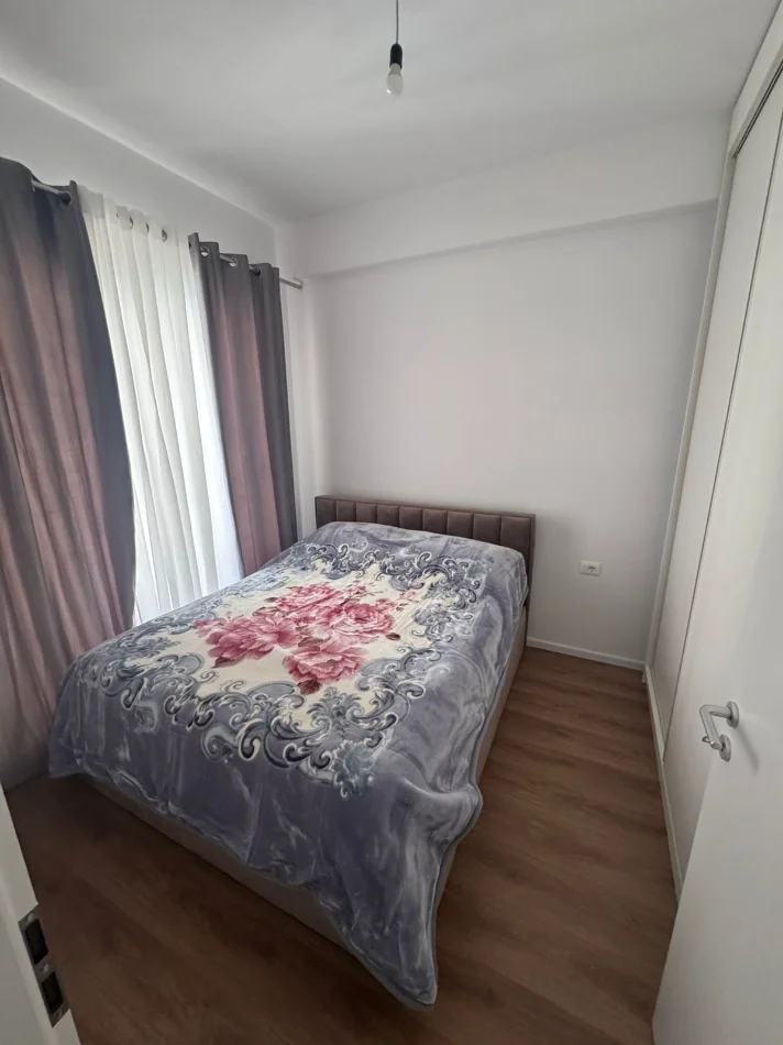 Tirane, jepet me qera apartament 1+1+Ballkon Kati 5, 55 m² 400 € 