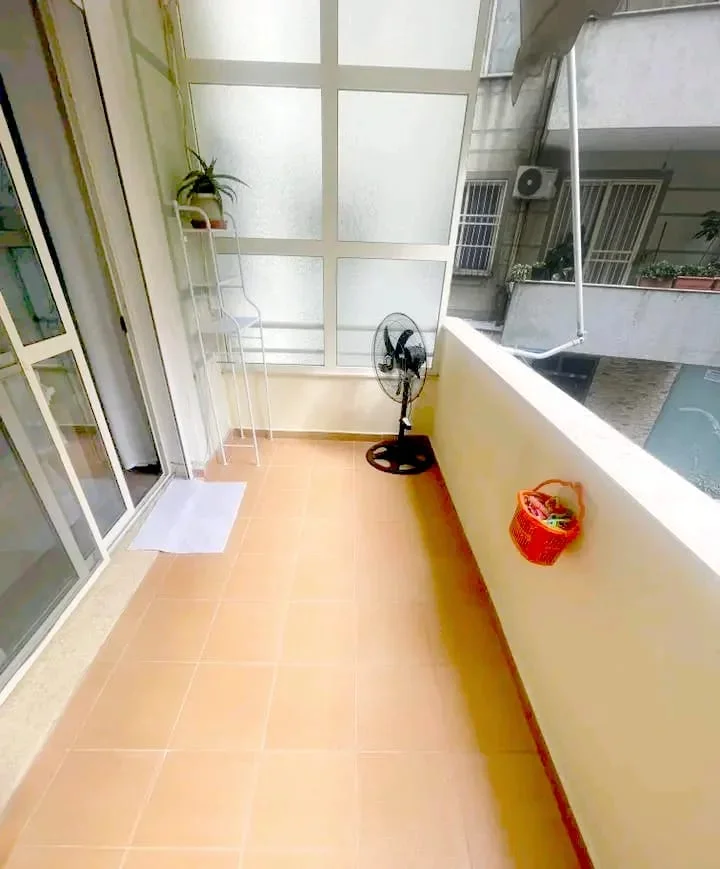 Tirane, jepet me qera apartament 2+1+Ballkon Kati 1, 85 m² 400 € 