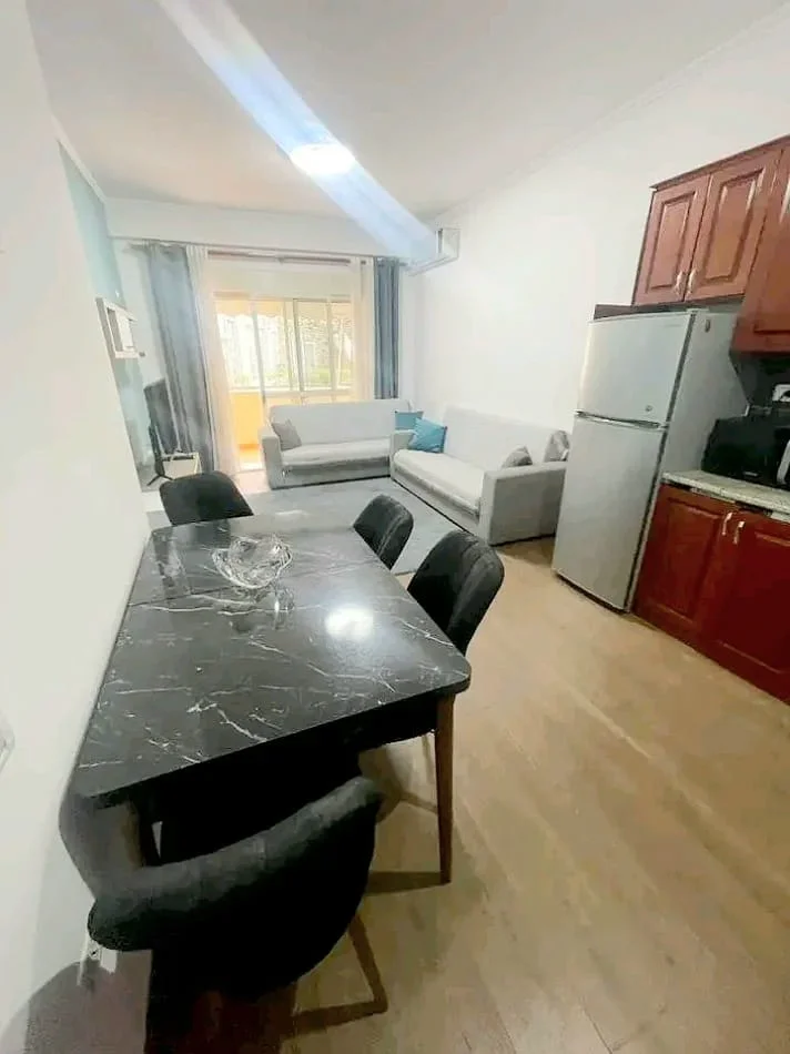 Tirane, jepet me qera apartament 2+1+Ballkon Kati 1, 85 m² 400 € 