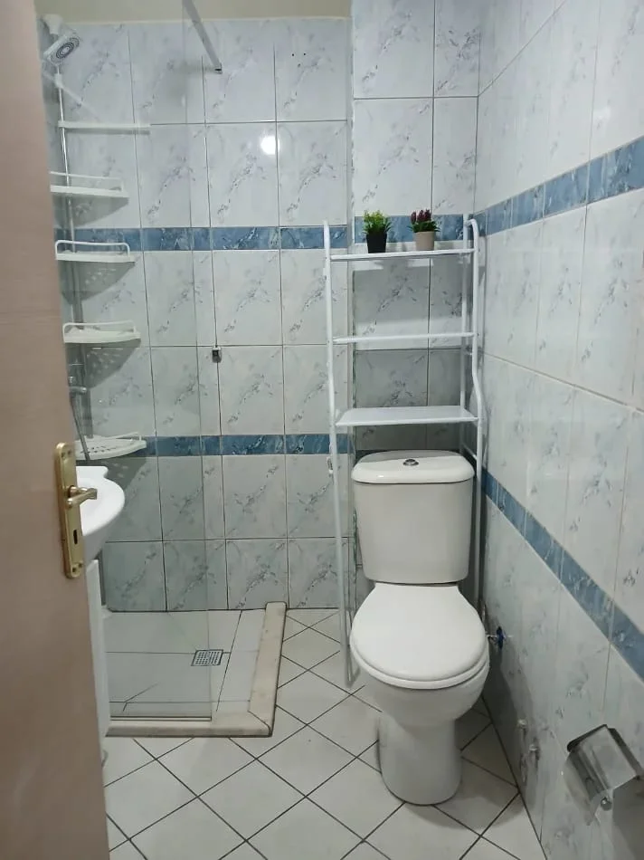 Tirane, jepet me qera apartament 2+1+Ballkon Kati 1, 85 m² 400 € 