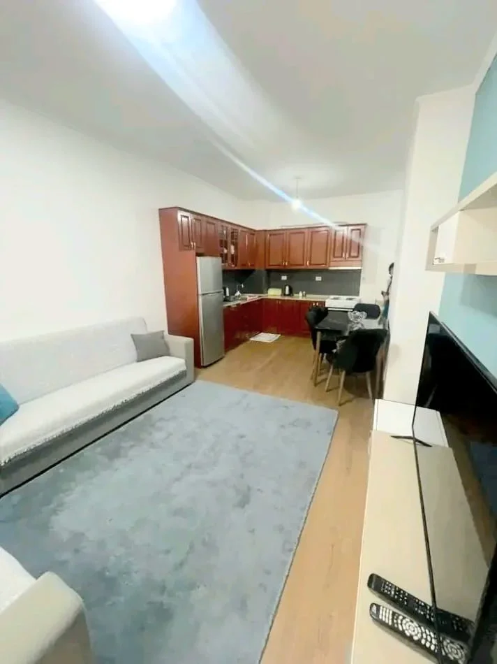 Tirane, jepet me qera apartament 2+1+Ballkon Kati 1, 85 m² 400 € 