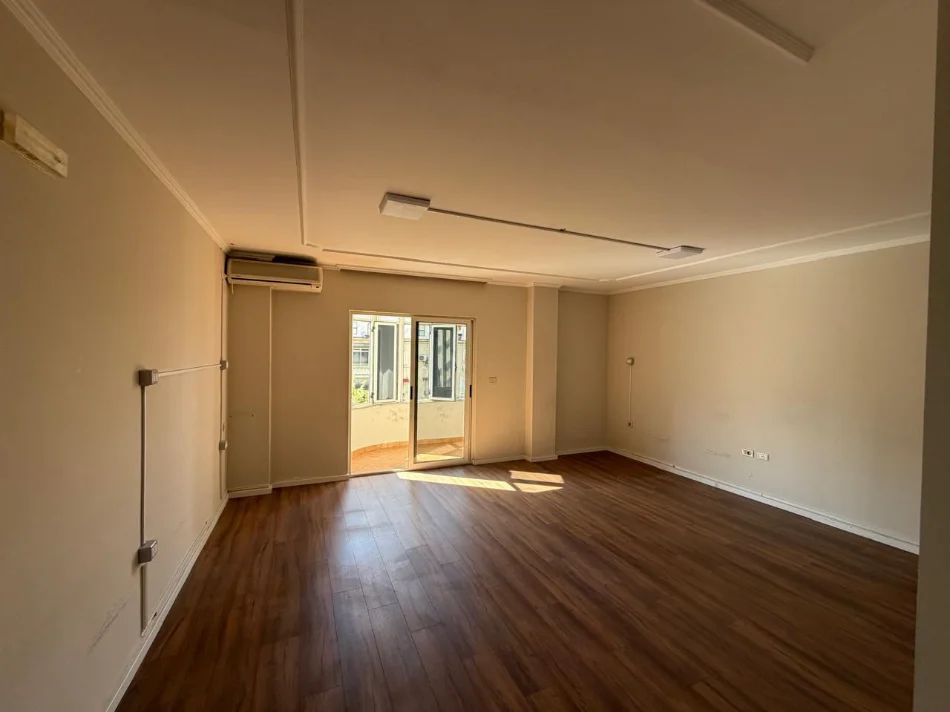 Tirane, jepet me qera zyre Kati 4, 178 m² 1.800 € 