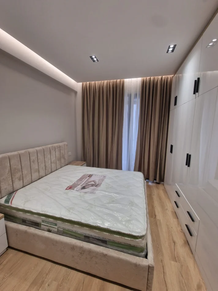 Tirane, jepet me qera apartament 1+1 , 70 m² 550 € (Astir , Urban Gate)