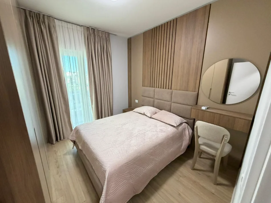 Tirane, jepet me qera apartament 1+1 Kati 7, (zogu i zi)