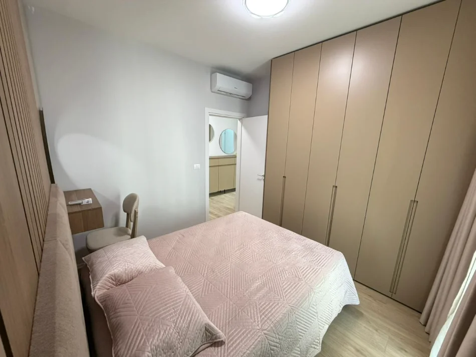 Tirane, jepet me qera apartament 1+1 Kati 7, (zogu i zi)