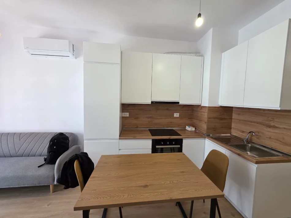 Tirane, jepet me qera apartament 1+1+Ballkon Kati 6, 60 m² 420 € (Rruga Pasho Hysa,Kompleksi Mangalem)