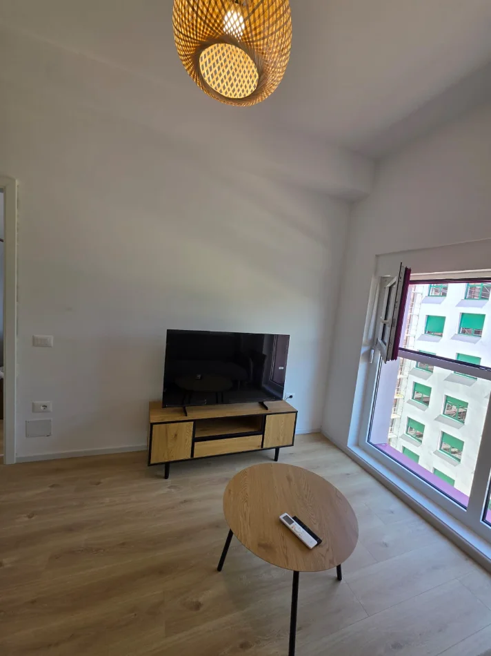 Tirane, jepet me qera apartament 1+1+Ballkon Kati 6, 60 m² 420 € (Rruga Pasho Hysa,Kompleksi Mangalem)