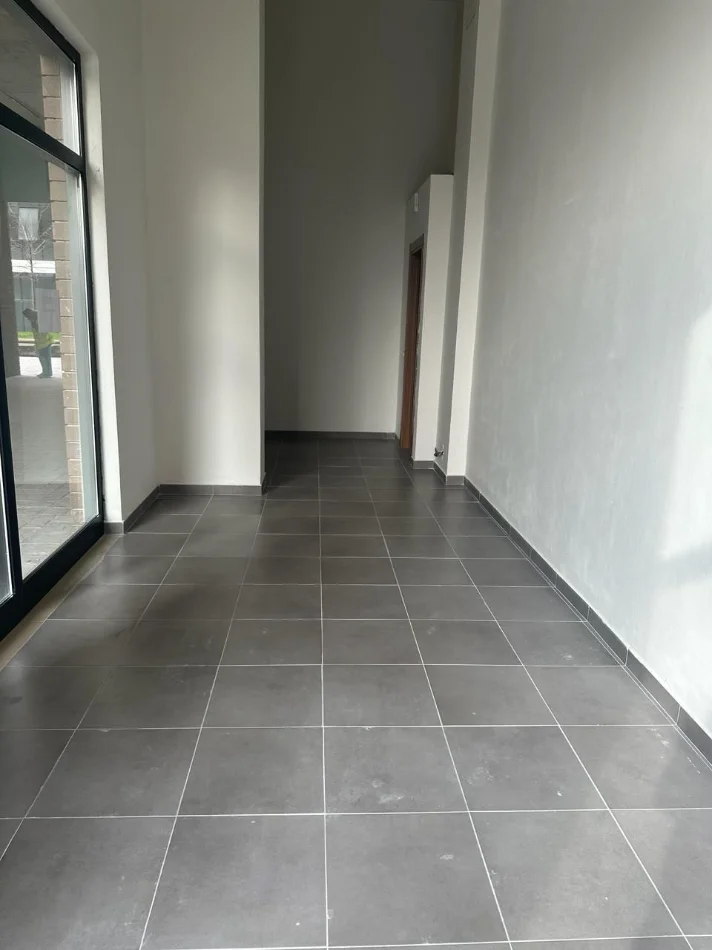 Tirane, shitet dyqan Kati 0, 29 m² 75.000 € (Rruga Bedri Karapici, Kompleksi Golden Park)