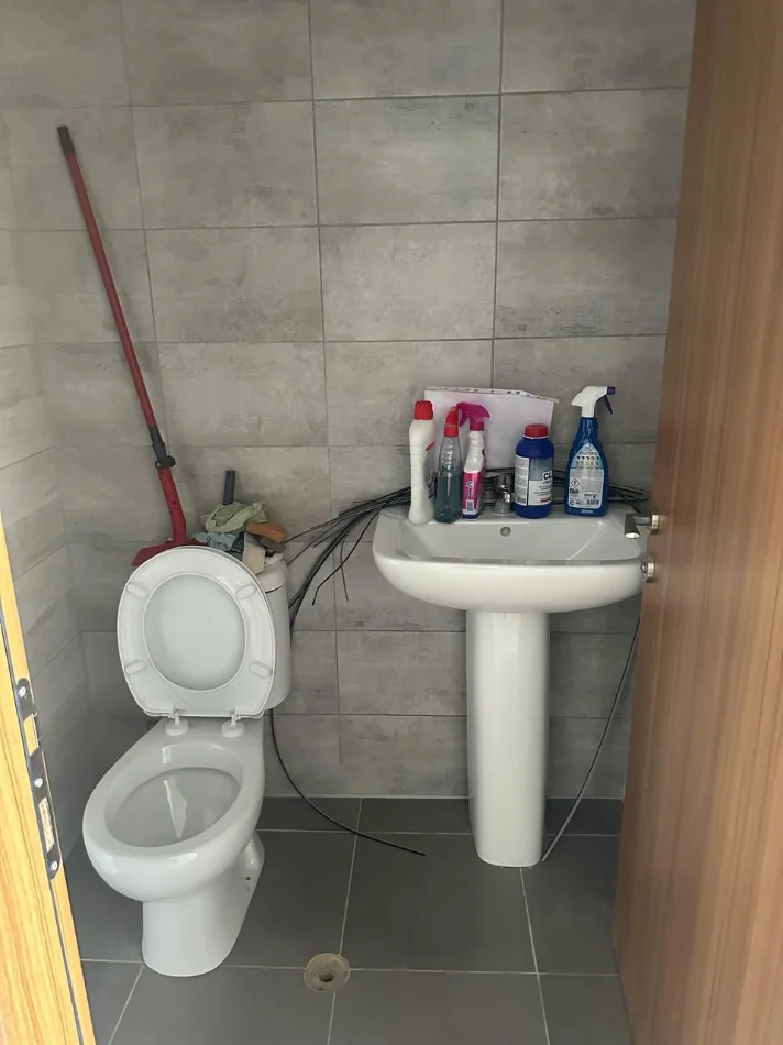 Tirane, shitet dyqan Kati 0, 29 m² 75.000 € (Rruga Bedri Karapici, Kompleksi Golden Park)