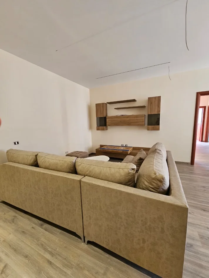 jepet me qera apartament 3+1 Kati 3, 150 m² 1.400 € (bulevardi zhan dark)